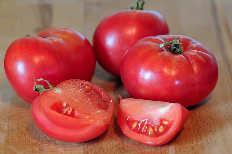Желанный гость на каждом участке — томат розовый статус f1: детальное описание гибрида и его характеристики