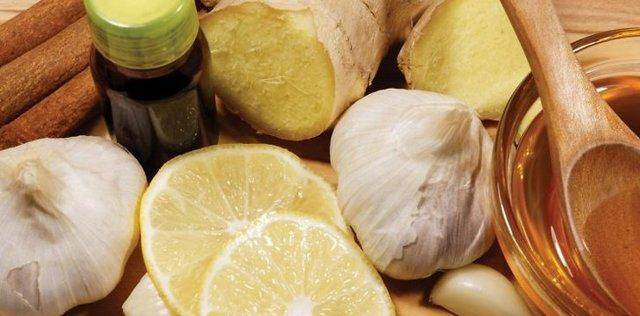 Лимон и чеснок: польза и вред, рецепты настойки для лечения и очищения организма, как сделать напиток, пропустив 4 фрукта с кожурой и головки овоща через мясорубку?