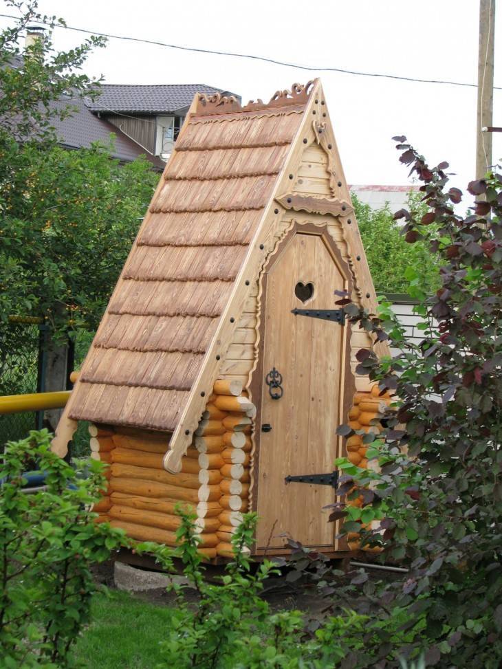 Как правильно построить деревянный туалет на даче
