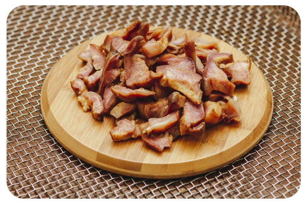 Прессованное мясо из свиной головы