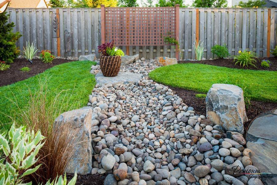 Как создать реалистичный сухой ручей в ландшафтном дизайне сада: фото с примерами, выбор материалов, нюансы устройства