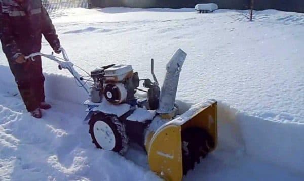 Самодельный снегоуборщик для мотоблока из газового баллона