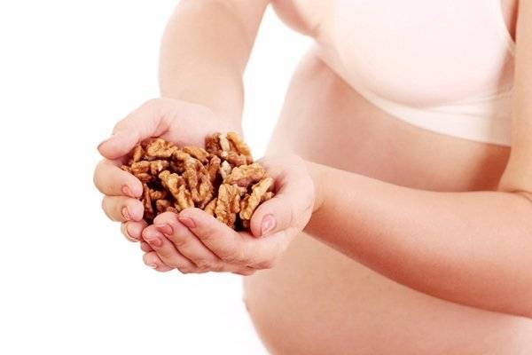Орехи (грецкие, кедровые, бразильские, кешью) при беременности: польза и вред, можно ли на ранних и поздних сроках