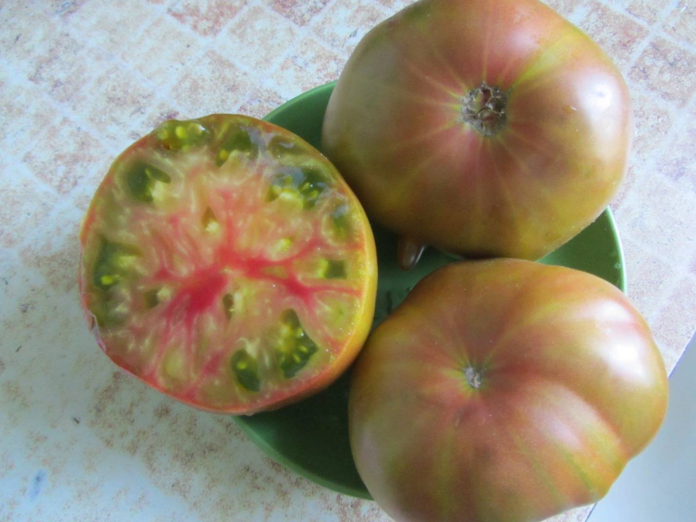 Об экзотическом сорте томатов чёрный ананас