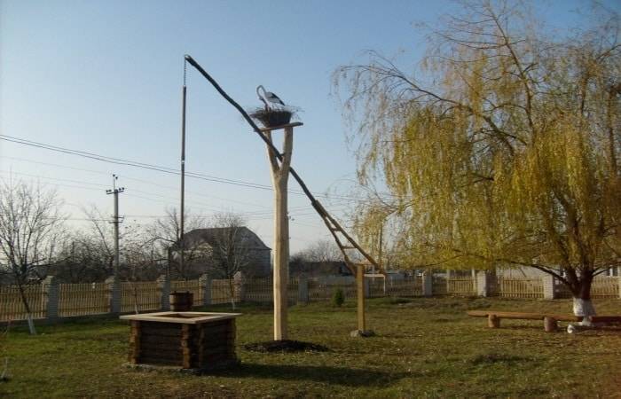 Декоративный колодец (73 фото): как сделать вариант из дерева для сада на даче своими руками - пошаговая инструкция, идеи изготовления из бревен и колес