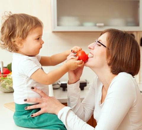 Влияние рациона матери на малыша – какие фрукты можно есть при грудном вскармливании? полезные советы