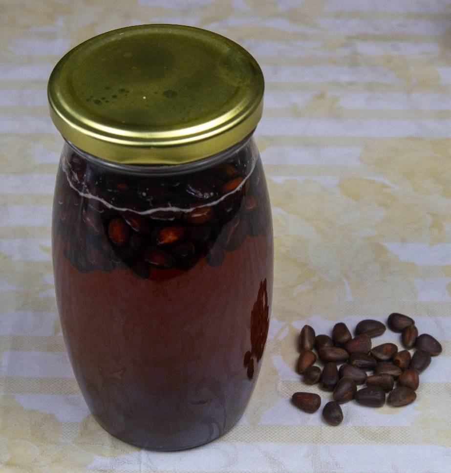 Как правильно приготовить настойку из кедровых орешков (самогон, водка, спирт)