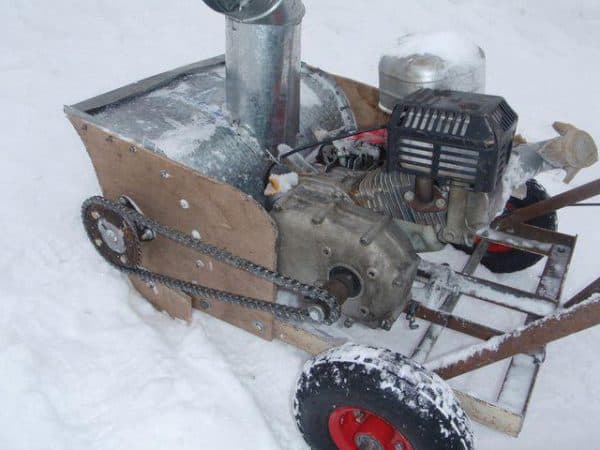 Самодельный снегоуборщик с двигателем от бензопилы «урал»