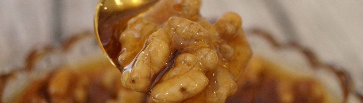 Грецкие орехи с медом: полезные свойства и вред