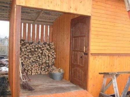 Дровники для дачи деревянные своими руками: фото дровяника из дерева и бруса, дровница из оцилиндрованного бревна