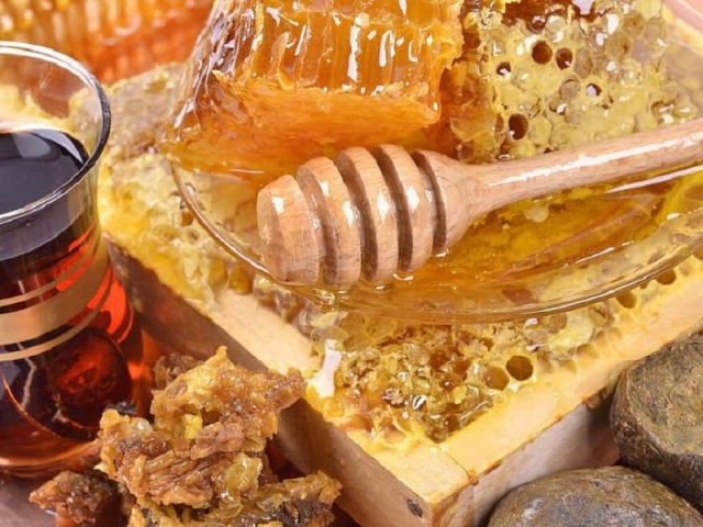 Мед с пыльцой: полезные свойства, как применять