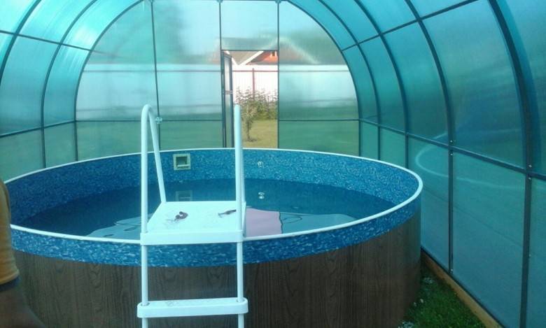 Оборудование для бассейна в теплице из поликарбоната: 11 плюсов