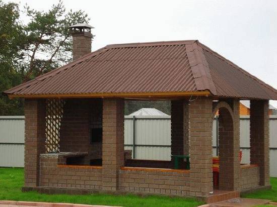 Беседка с односкатной крышей (50 фото): плоские варианты из поликарбоната, двухскатная и четырехскатная конструкция, беседки с вальмовой крышей