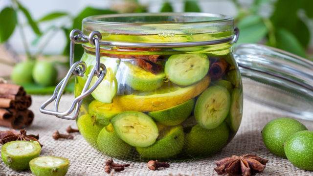 Рецепты народной медицины из зелёного грецкого ореха