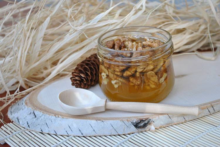 Мед и грецкие орехи для потенции