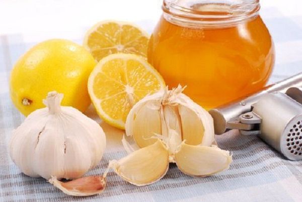 Принимайте имбирь с чесноком и лимоном для похудения