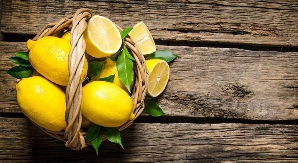 Вода с лимоном при повышенном давлении